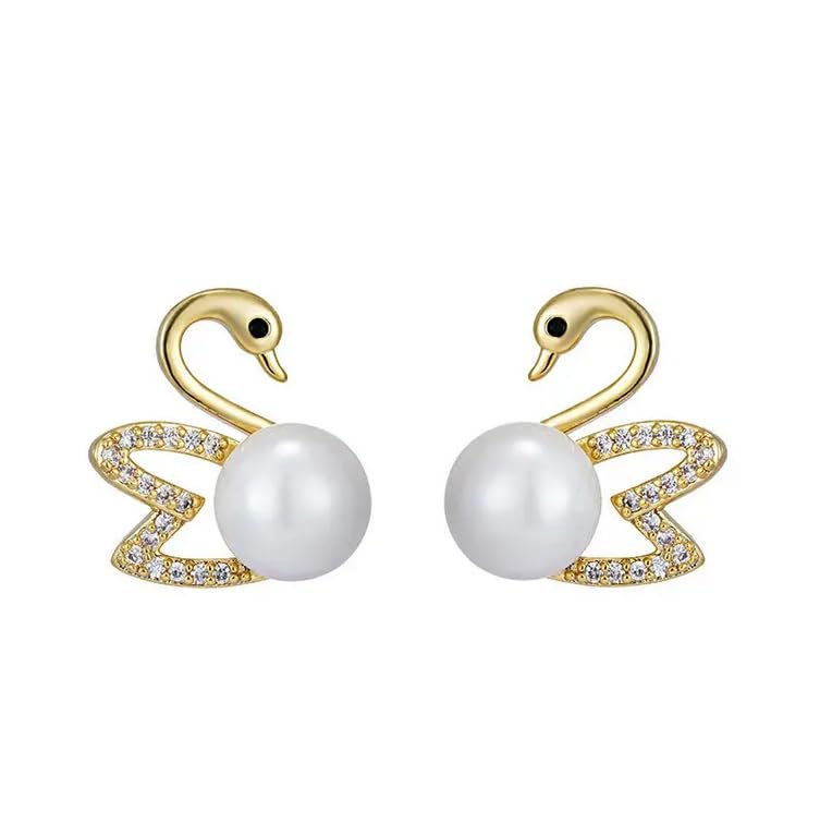 Swan Pearl Stud Earring | Style That Feels Easy